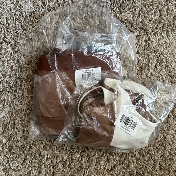 Abercrombie & Fitch Your Personal Best YBP, SculptLux Willow Tank + Leggings - Picture 14 of 15